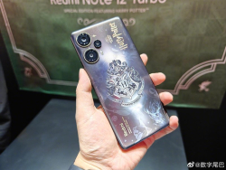 Trên tay Redmi Note 12 Turbo đầu tiên, viền siêu mỏng, đẹp hơn cả iPhone