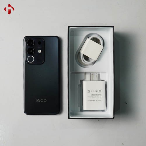 vivo-iqoo-z10x-hungmobile-2