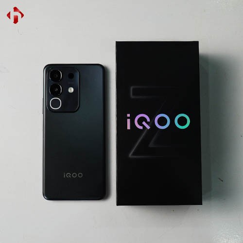 vivo-iqoo-z10x-hungmobile-3