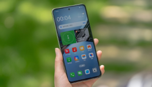 Trên tay Oppo K12x: Thiết kế vuông vức đẹp mắt, cầm sướng bất ngờ trong tầm giá