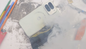 Pixel 10 Pro Fold phát nổ ngay trên tay: Thiết kế có vấn đề?