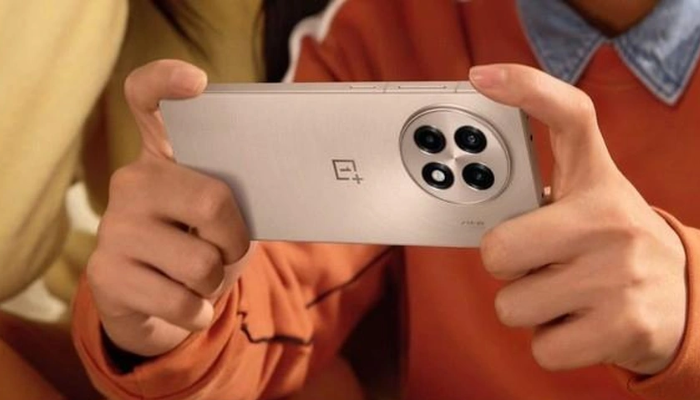 OnePlus Ace 6 Ultra lộ diện: Màn hình 165Hz, chip Dimensity 9500, pin 8.500mAh