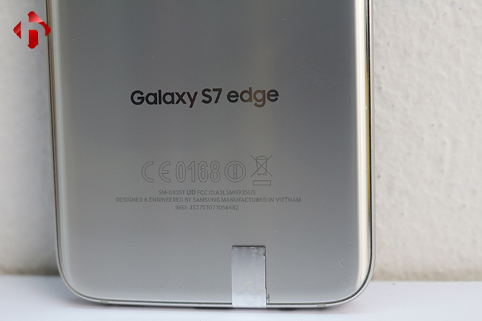 IMEI S& EDGE được in chìm trên mặt sau
