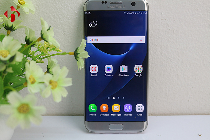 Giao diện Tochwiz hiện đại trên Samsung S7 Edge