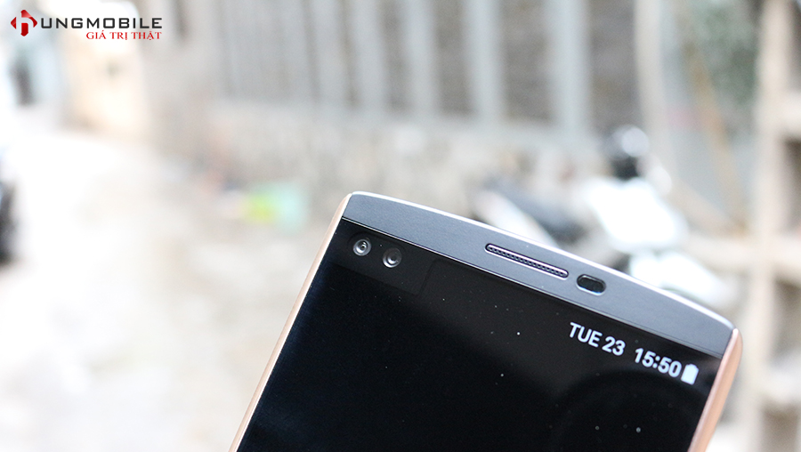 LG V10 được trang bị màn hình kép độc đáo.