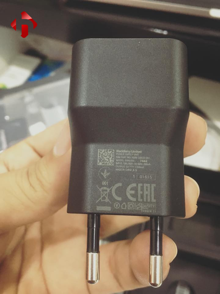 Sạc xịn Blackberry Passport xách tay Pháp